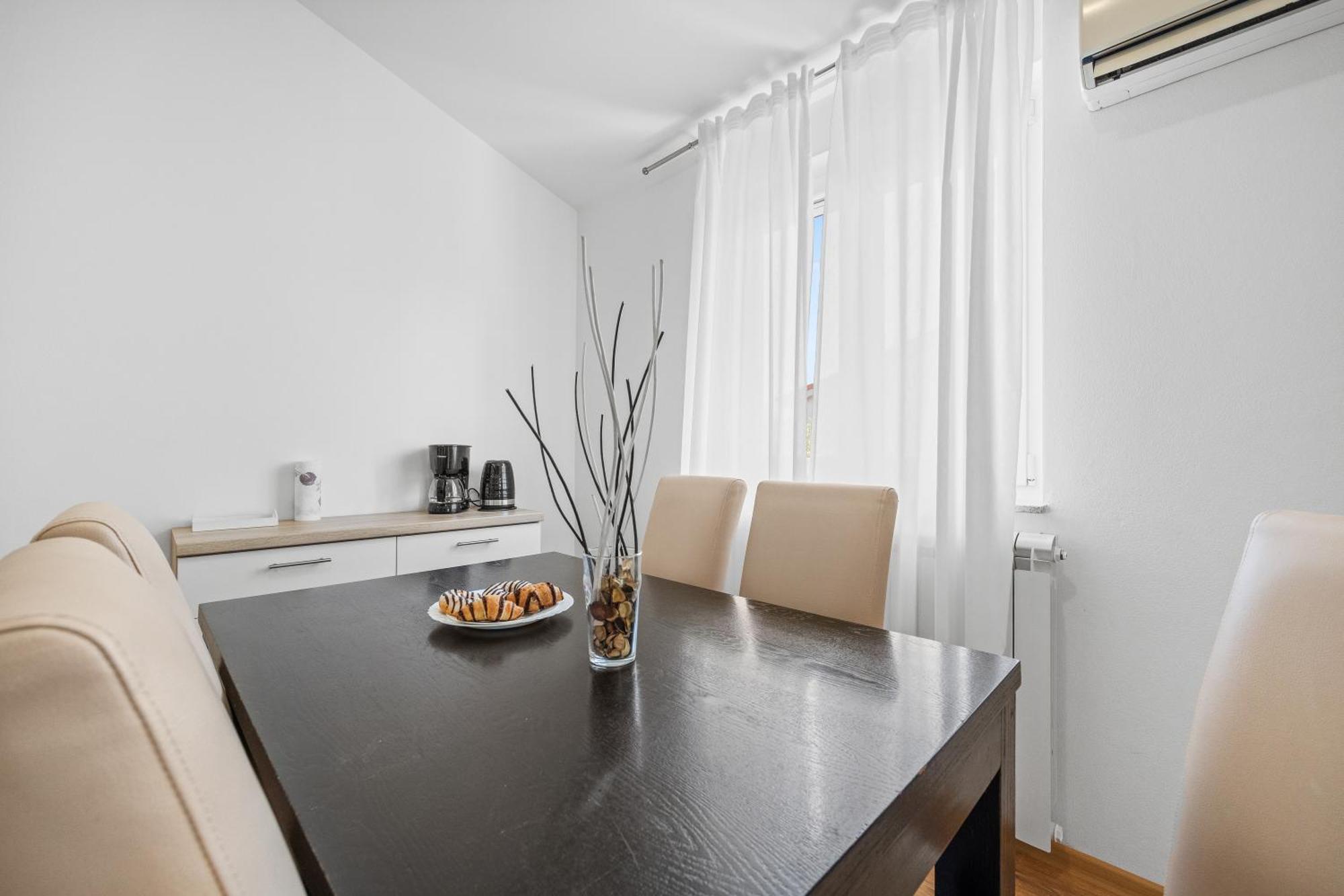 Neea Apartment *