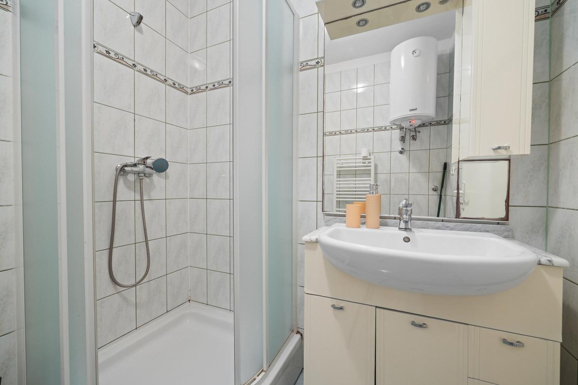 Neea Apartment *