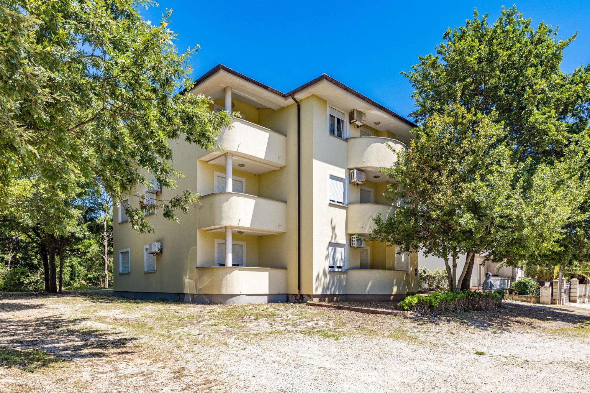 Neea Apartment *